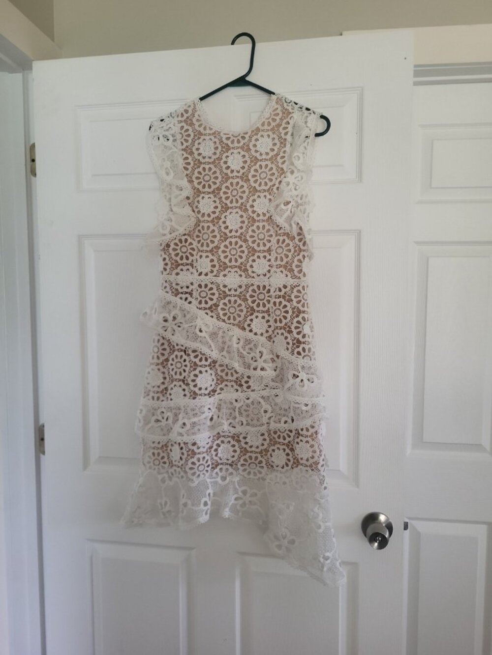 Few Moda White Lace Ruffle Sleeve Dress Women's Size Medium